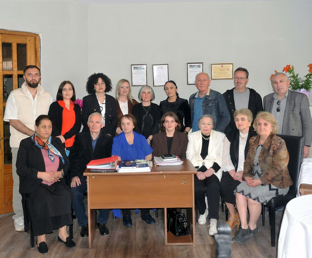 👩‍🏫 მაღალკვალიფიციური და გამოცდილი პედაგოგები